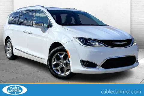 White 2019 Chrysler Pacifica Limited for sale in Kansas City, MO