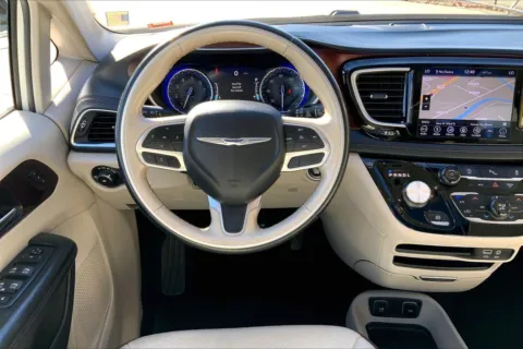 More photos of 2019 Chrysler Pacifica Limited at Cable Dahmer Chevrolet of Kansas City, MO