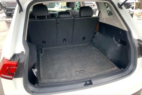 More photos of 2019 Volkswagen Tiguan SE at Cable Dahmer Chevrolet of Kansas City, MO