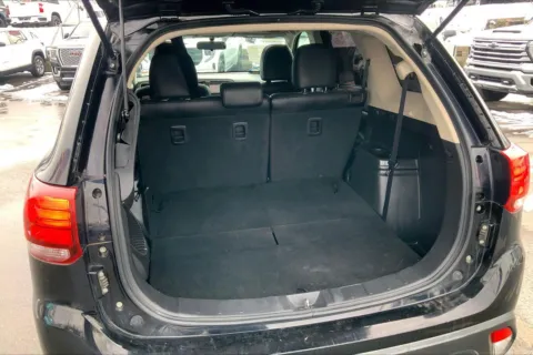 More photos of 2016 Mitsubishi Outlander SE at Cable Dahmer Chevrolet of Kansas City, MO