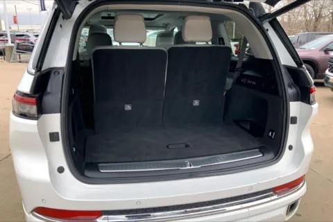 More photos of 2021 Jeep Grand Cherokee L Overland at Cable Dahmer Chevrolet of Kansas City, MO