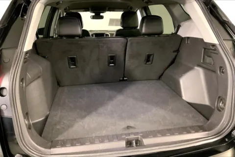 More photos of 2024 GMC Terrain SLT at Cable Dahmer Chevrolet of Kansas City, MO