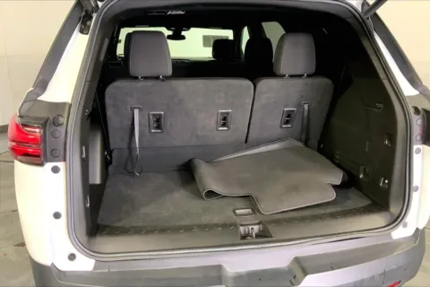 More photos of 2023 Chevrolet Traverse LT Cloth at Cable Dahmer Chevrolet of Kansas City, MO