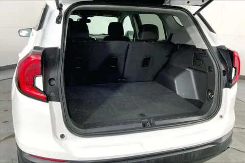 More photos of 2024 GMC Terrain SLE at Cable Dahmer Chevrolet of Kansas City, MO