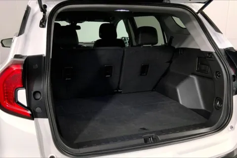 More photos of 2024 GMC Terrain SLE at Cable Dahmer Chevrolet of Kansas City, MO
