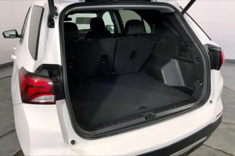 More photos of 2024 Chevrolet Equinox LT at Cable Dahmer Chevrolet of Kansas City, MO