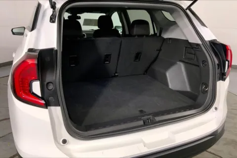 More photos of 2024 GMC Terrain SLE at Cable Dahmer Chevrolet of Kansas City, MO