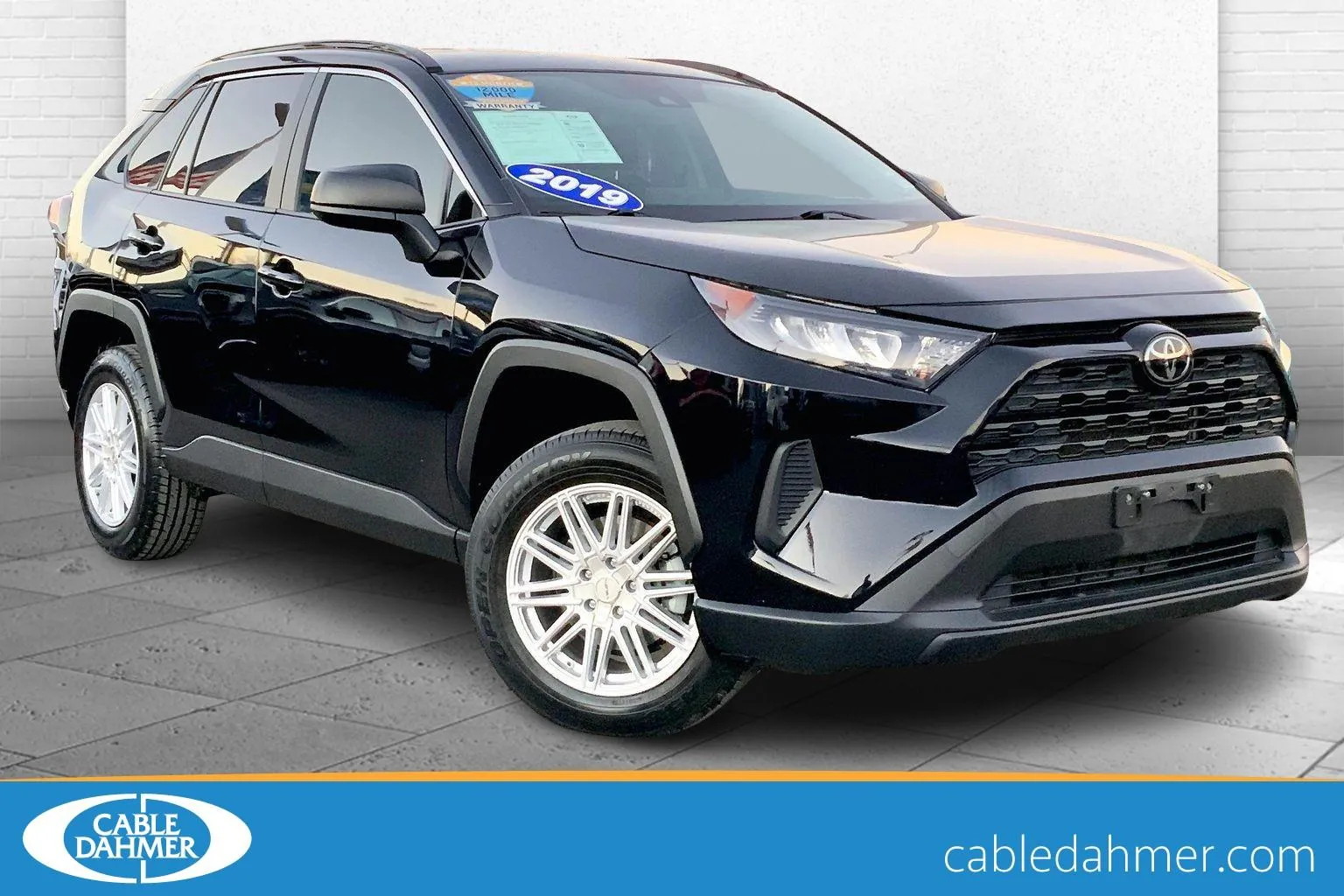 Black 2019 Toyota RAV4 LE for sale in Kansas City, MO