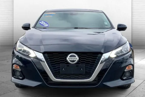 Photos of 2019 Nissan Altima 2.0 Platinum for sale in Kansas City, MO at Cable Dahmer Chevrolet of Kansas City