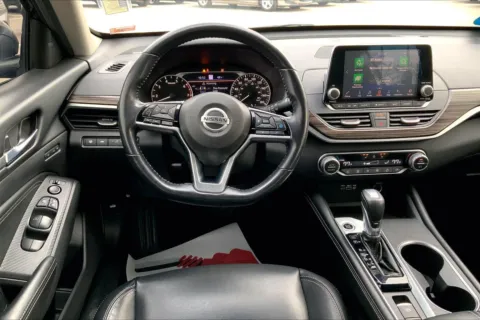 More photos of 2019 Nissan Altima 2.0 Platinum at Cable Dahmer Chevrolet of Kansas City, MO