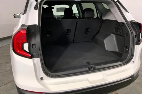 More photos of 2024 GMC Terrain SLE at Cable Dahmer Chevrolet of Kansas City, MO