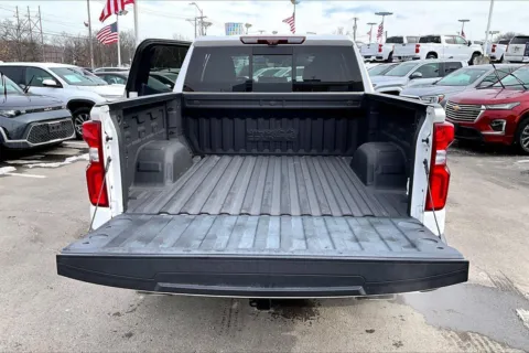 More photos of 2022 Chevrolet Silverado 1500 High Country at Cable Dahmer Chevrolet of Kansas City, MO