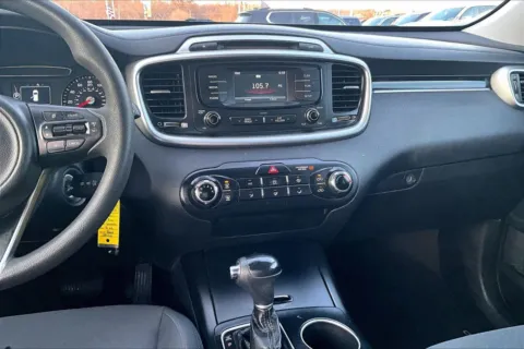 More photos of 2017 Kia Sorento LX at Cable Dahmer Chevrolet of Kansas City, MO