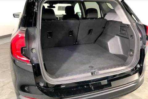 More photos of 2024 GMC Terrain SLE at Cable Dahmer Chevrolet of Kansas City, MO