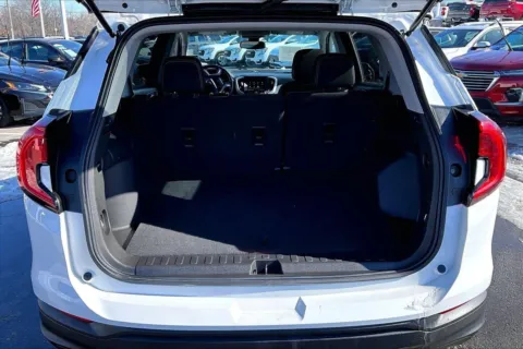 More photos of 2024 GMC Terrain SLE at Cable Dahmer Chevrolet of Kansas City, MO