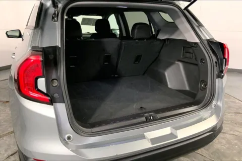 More photos of 2024 GMC Terrain SLE at Cable Dahmer Chevrolet of Kansas City, MO