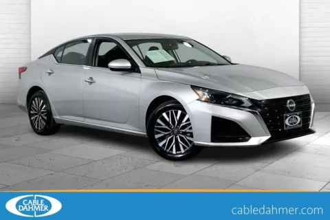 Silver 2023 Nissan Altima 2.5 SV for sale in Kansas City, MO