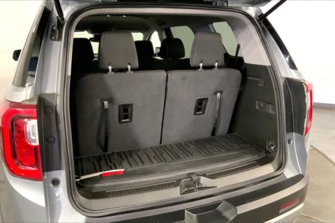 More photos of 2023 GMC Acadia SLE at Cable Dahmer Chevrolet of Kansas City, MO