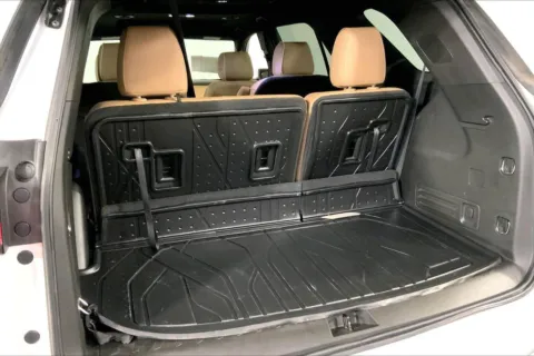 More photos of 2023 Chevrolet Traverse Premier at Cable Dahmer Chevrolet of Kansas City, MO