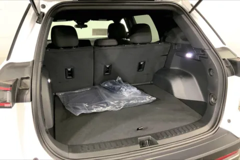 More photos of 2025 Chevrolet Equinox LT at Cable Dahmer Chevrolet of Kansas City, MO