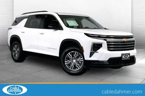 White 2024 Chevrolet Traverse LT for sale in Kansas City, MO