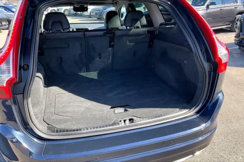 More photos of 2015 Volvo XC60 T6 Platinum at Cable Dahmer Chevrolet of Kansas City, MO