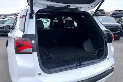 More photos of 2022 Chevrolet Equinox RS at Cable Dahmer Chevrolet of Kansas City, MO