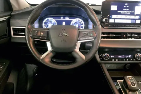 More photos of 2024 Mitsubishi Outlander Plug-In Hybrid SE at Cable Dahmer Chevrolet of Kansas City, MO