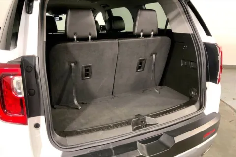 More photos of 2023 GMC Acadia SLT at Cable Dahmer Chevrolet of Kansas City, MO