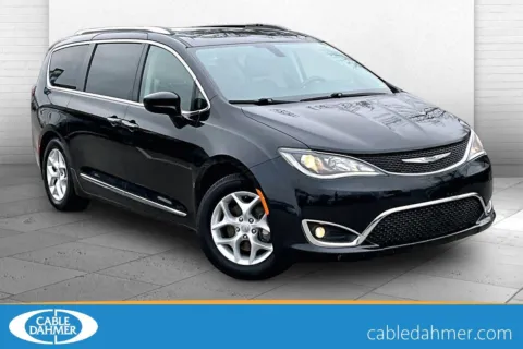 Black 2018 Chrysler Pacifica Touring L Plus for sale in Kansas City, MO