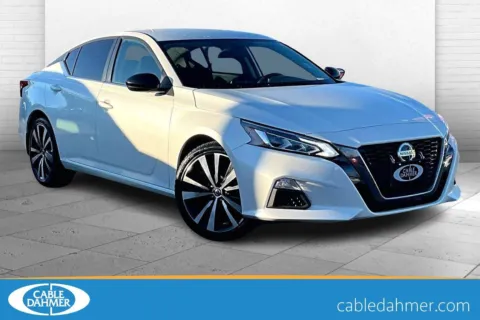 White 2019 Nissan Altima 2.5 SR for sale in Kansas City, MO