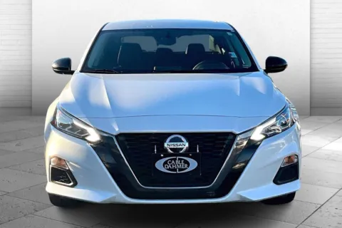 Photos of 2019 Nissan Altima 2.5 SR for sale in Kansas City, MO at Cable Dahmer Chevrolet of Kansas City