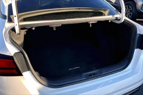 More photos of 2019 Nissan Altima 2.5 SR at Cable Dahmer Chevrolet of Kansas City, MO