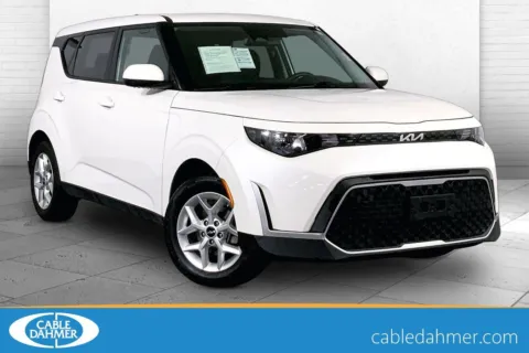 White 2025 Kia Soul LX for sale in Kansas City, MO