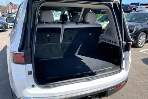 More photos of 2022 Jeep Wagoneer Series II at Cable Dahmer Chevrolet of Kansas City, MO