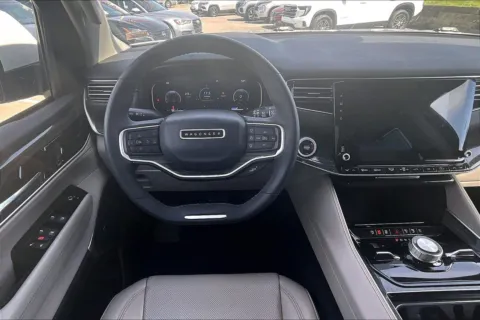 More photos of 2022 Jeep Wagoneer Series II at Cable Dahmer Chevrolet of Kansas City, MO