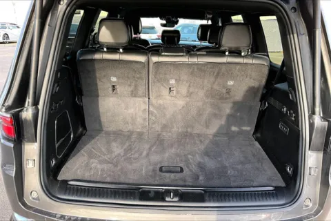 More photos of 2022 Jeep Wagoneer Series III at Cable Dahmer Chevrolet of Kansas City, MO