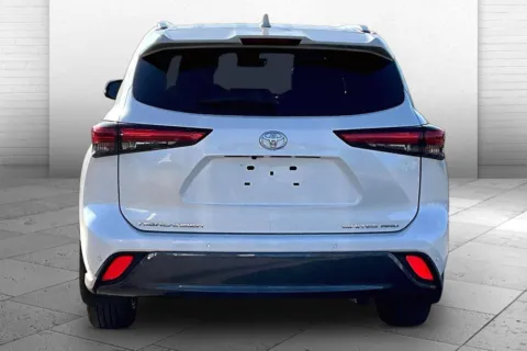 Another view of 2020 Toyota Highlander Limited for sale in Kansas City, MO at Cable Dahmer Chevrolet of Kansas City