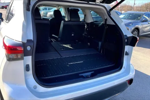 More photos of 2020 Toyota Highlander Limited at Cable Dahmer Chevrolet of Kansas City, MO