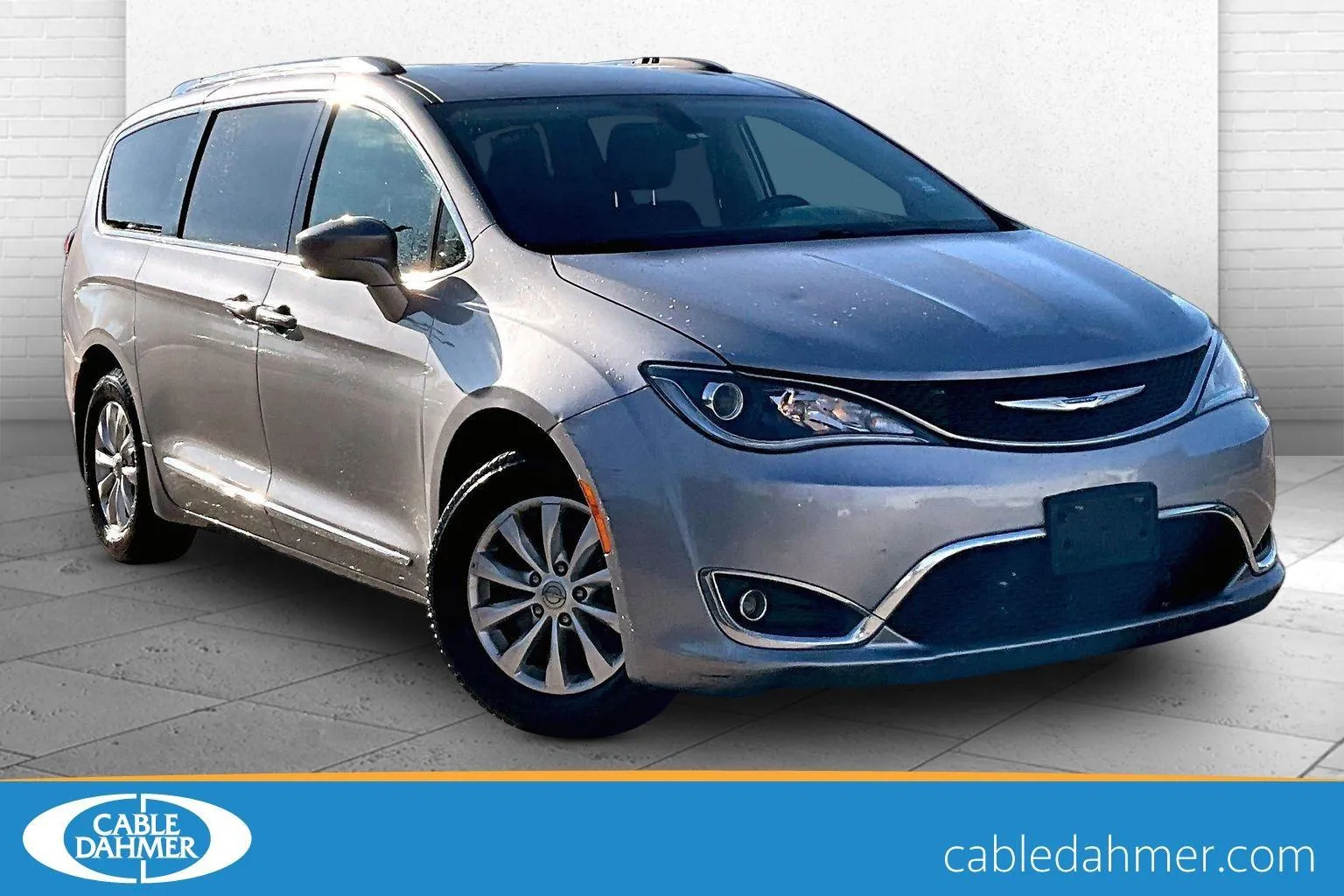 Silver 2018 Chrysler Pacifica Touring L for sale in Kansas City, MO