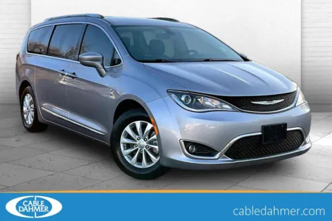 Silver 2019 Chrysler Pacifica Touring L for sale in Kansas City, MO