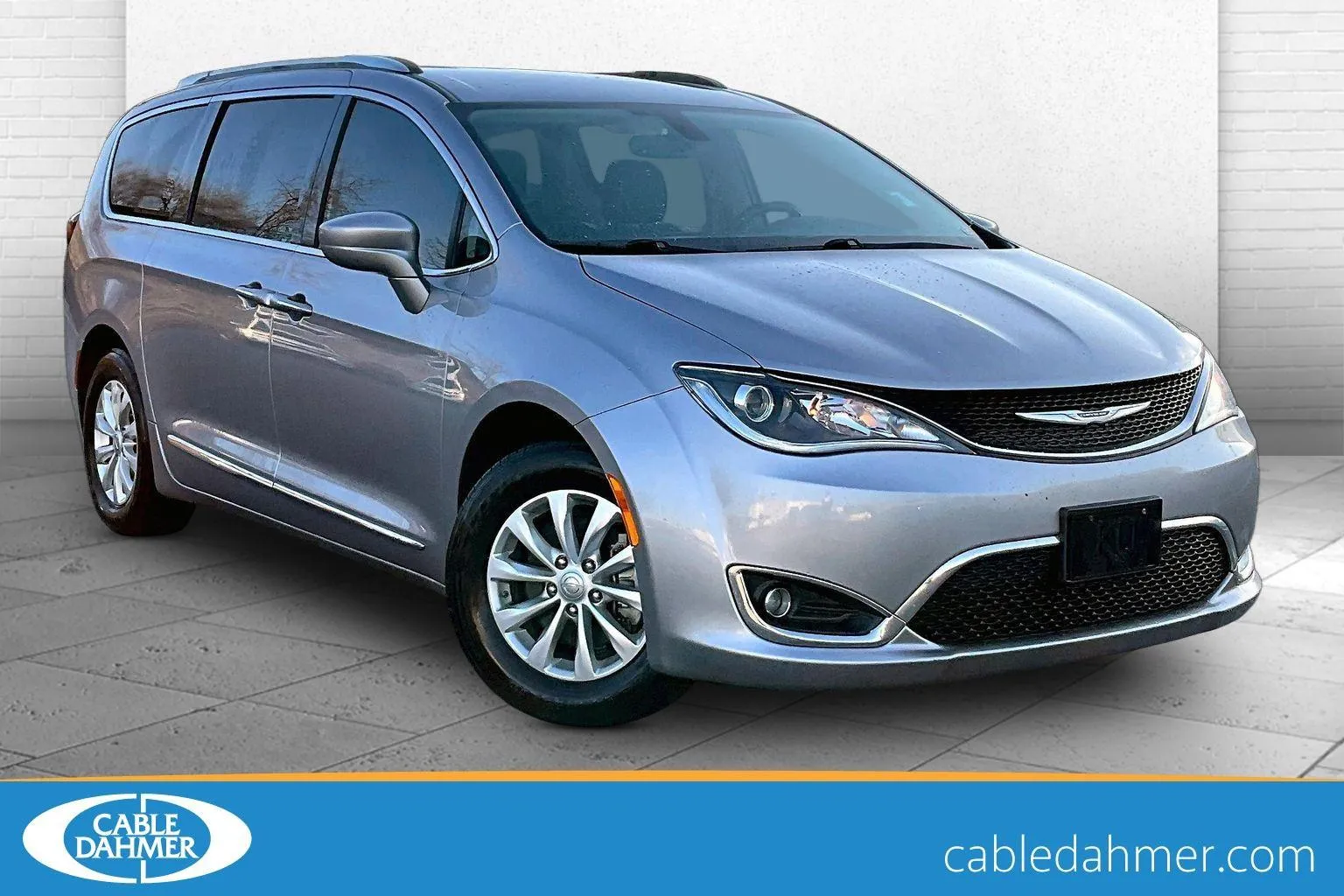 Silver 2019 Chrysler Pacifica Touring L for sale in Kansas City, MO