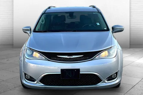 Photos of 2019 Chrysler Pacifica Touring L for sale in Kansas City, MO at Cable Dahmer Chevrolet of Kansas City