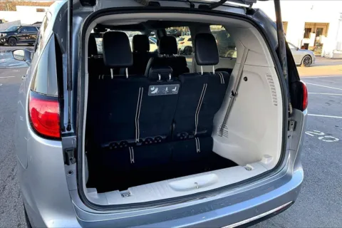 More photos of 2019 Chrysler Pacifica Touring L at Cable Dahmer Chevrolet of Kansas City, MO