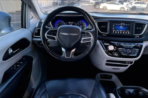 More photos of 2019 Chrysler Pacifica Touring L at Cable Dahmer Chevrolet of Kansas City, MO