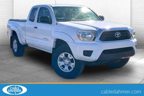 White 2015 Toyota Tacoma ACC CB 4WD I4 SR for sale in Kansas City, MO