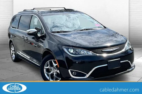 Black 2020 Chrysler Pacifica Limited for sale in Kansas City, MO