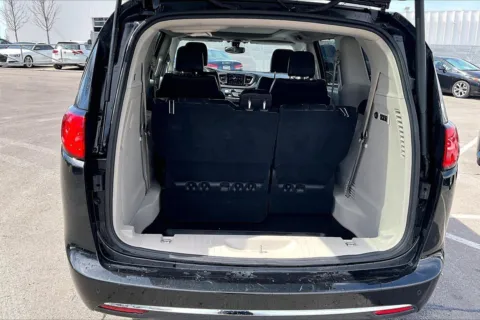 More photos of 2020 Chrysler Pacifica Limited at Cable Dahmer Chevrolet of Kansas City, MO
