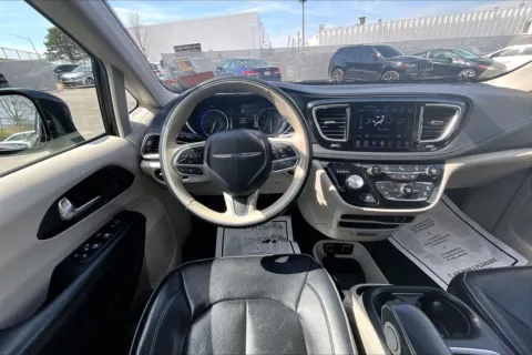 More photos of 2020 Chrysler Pacifica Limited at Cable Dahmer Chevrolet of Kansas City, MO