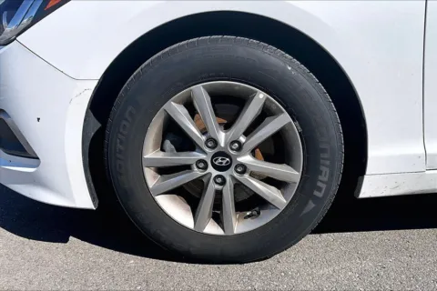 More photos of 2016 Hyundai Sonata 2.4L SE at Cable Dahmer Chevrolet of Kansas City, MO